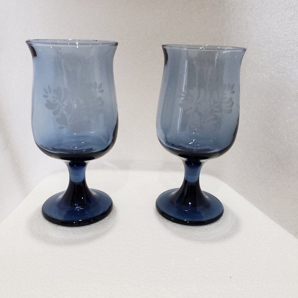 Retired Pfaltzgraff Yorktowne Blue Etched Water Wine Goblet Glasses